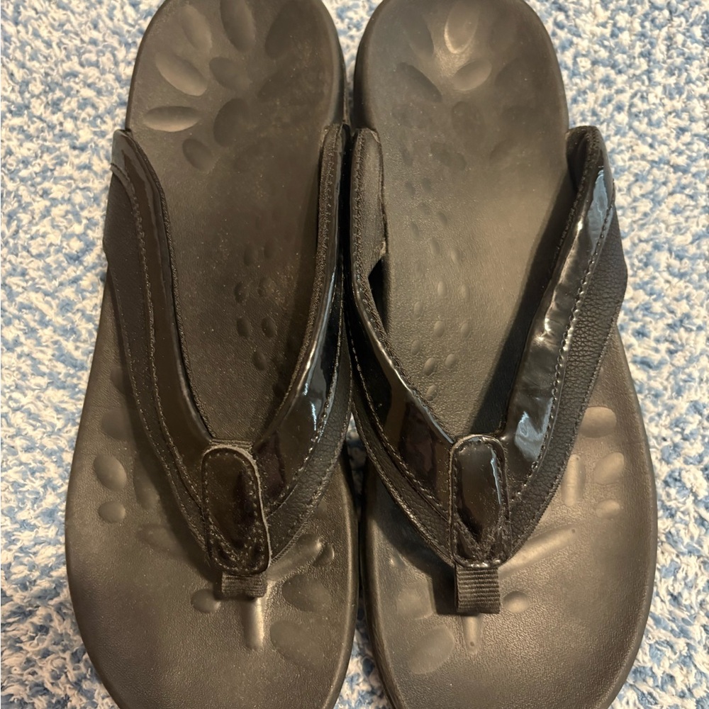 Black Flip Flop Sandals, MEGNYA, Women’s size‎ 9, very supportive